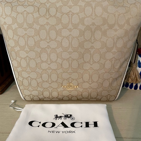 Coach Dufflette Signature Large - Picture 8 of 10